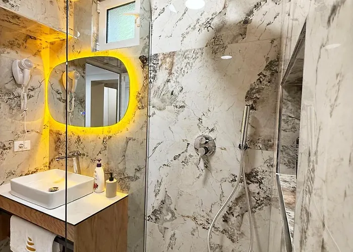 Zen Oasis Villa Golem (Tirana)