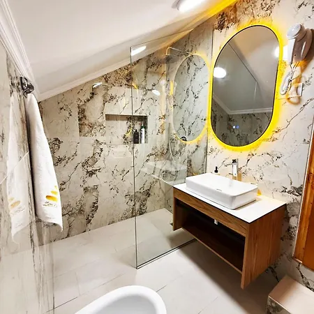 Zen Oasis * Golem (Tirana)